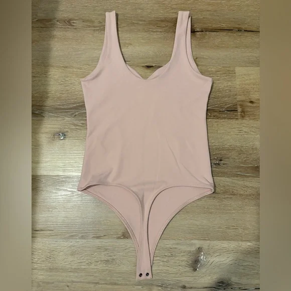 Abercrombie & Fitch Sweetheart Neckline Tank Top Thong Bodysuit in Pink Nude - Picture 6 of 9